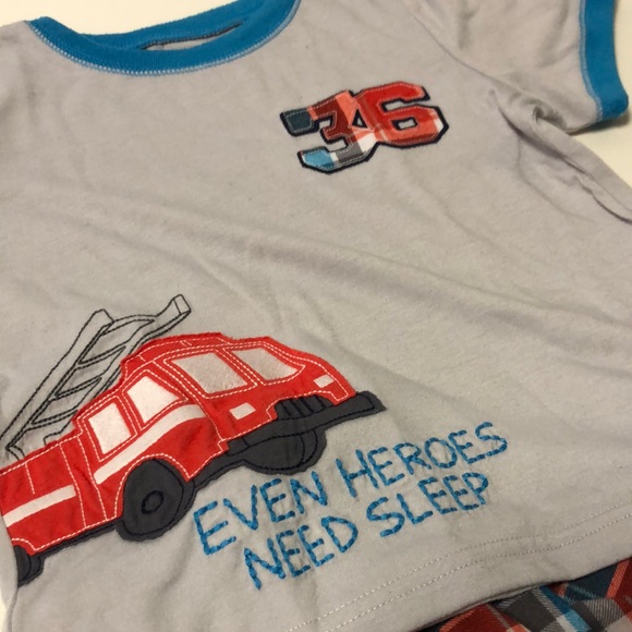 Child of Mine by Carter’s Firetruck 2pc Pajama Set 5T - Picture 1 of 6